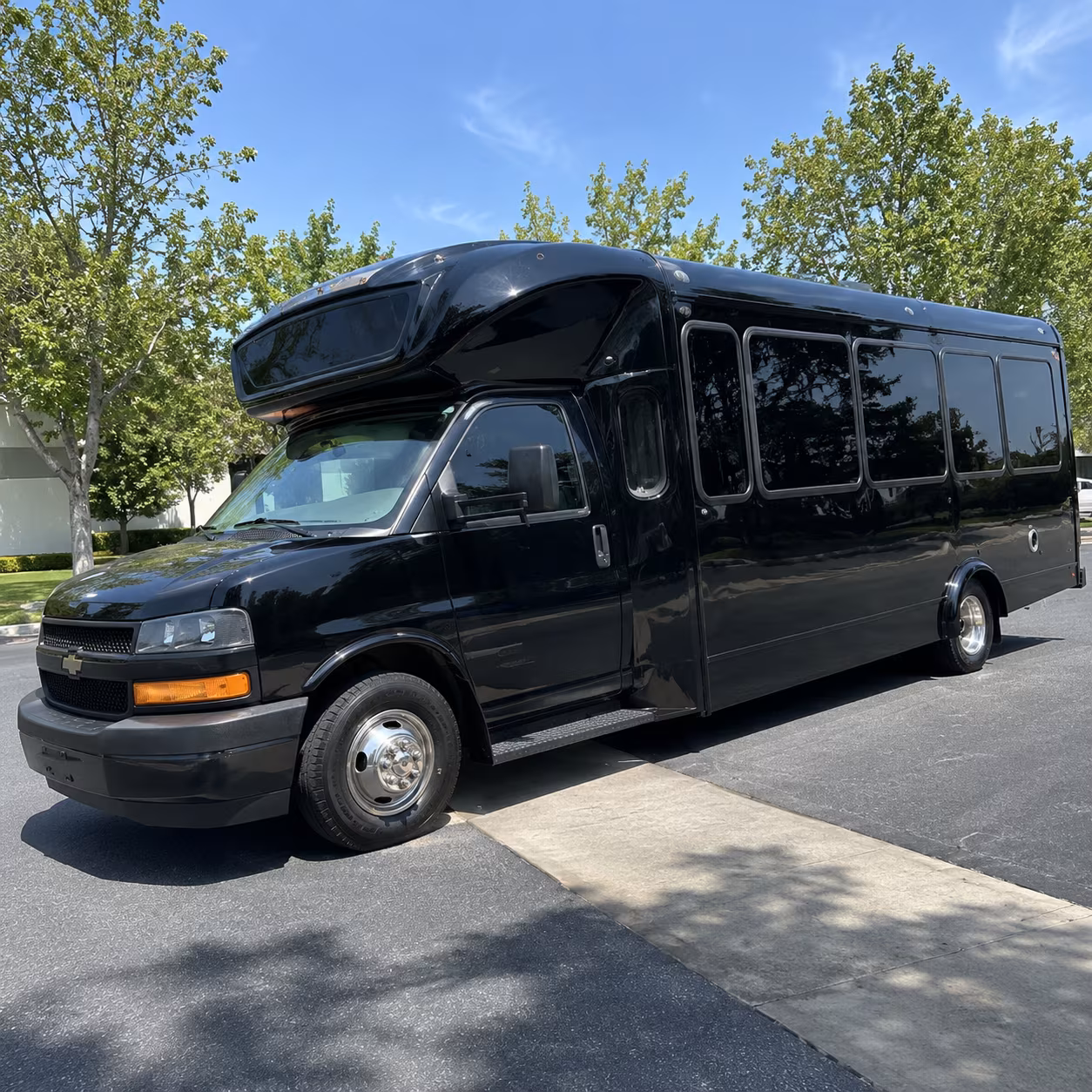 sparks 15 passenger party bus