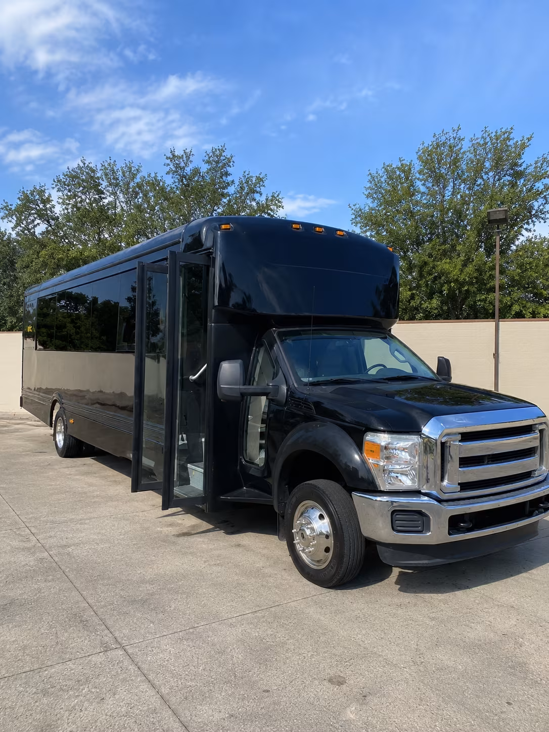 sparks 20 passenger party bus